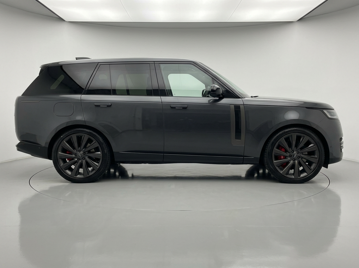 Land Rover Range Rover — 4.4 P615 V8 SV Auto 4WD Euro 6 (s/s) 5dr — 0–60 mph in 4.3 seconds, four wheel drive, Euro 6 compliant