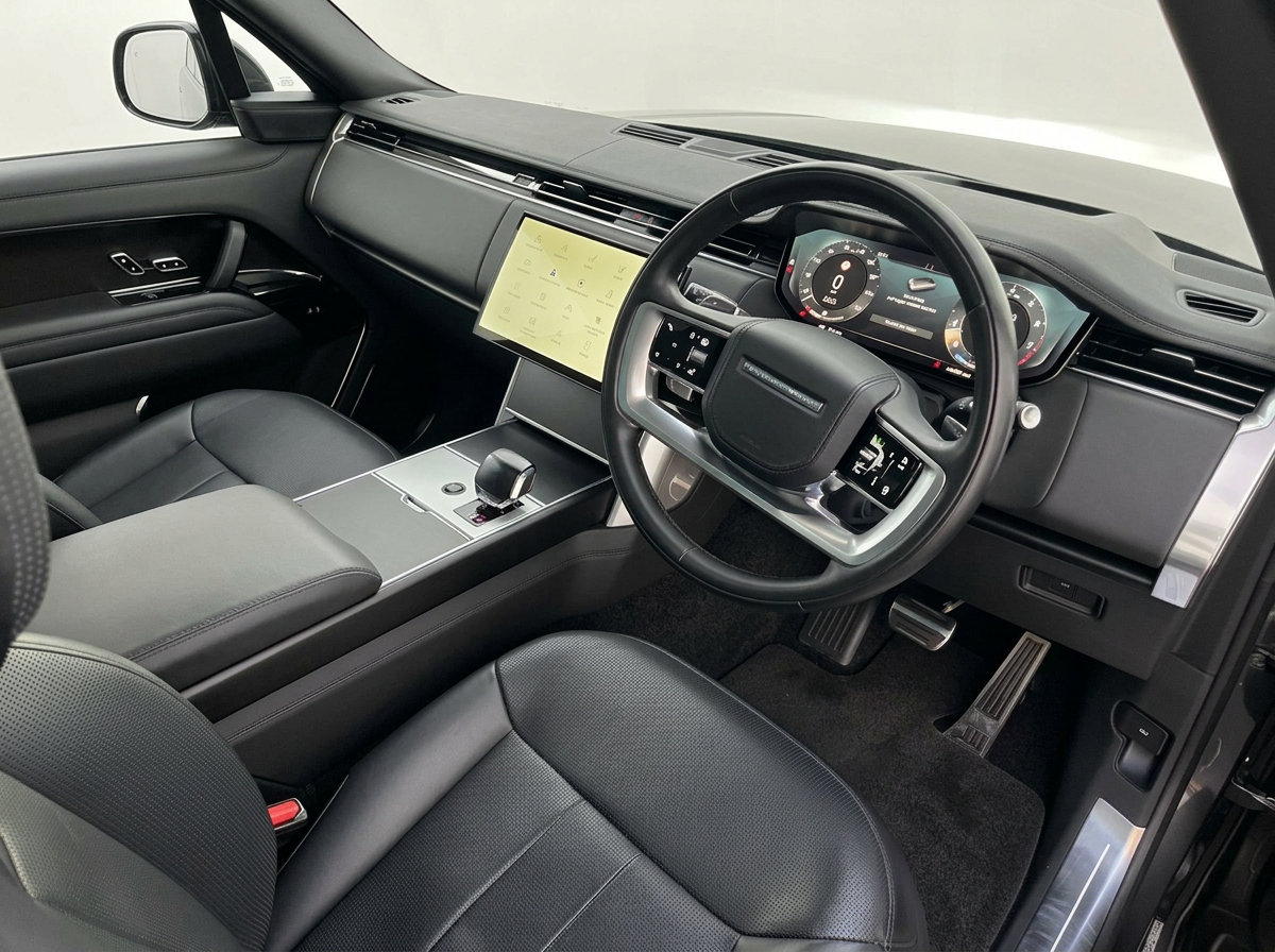 Land Rover Range Rover — 4.4 P615 V8 SV Auto 4WD Euro 6 (s/s) 5dr — 0–60 mph in 4.3 seconds, four wheel drive, Euro 6 compliant